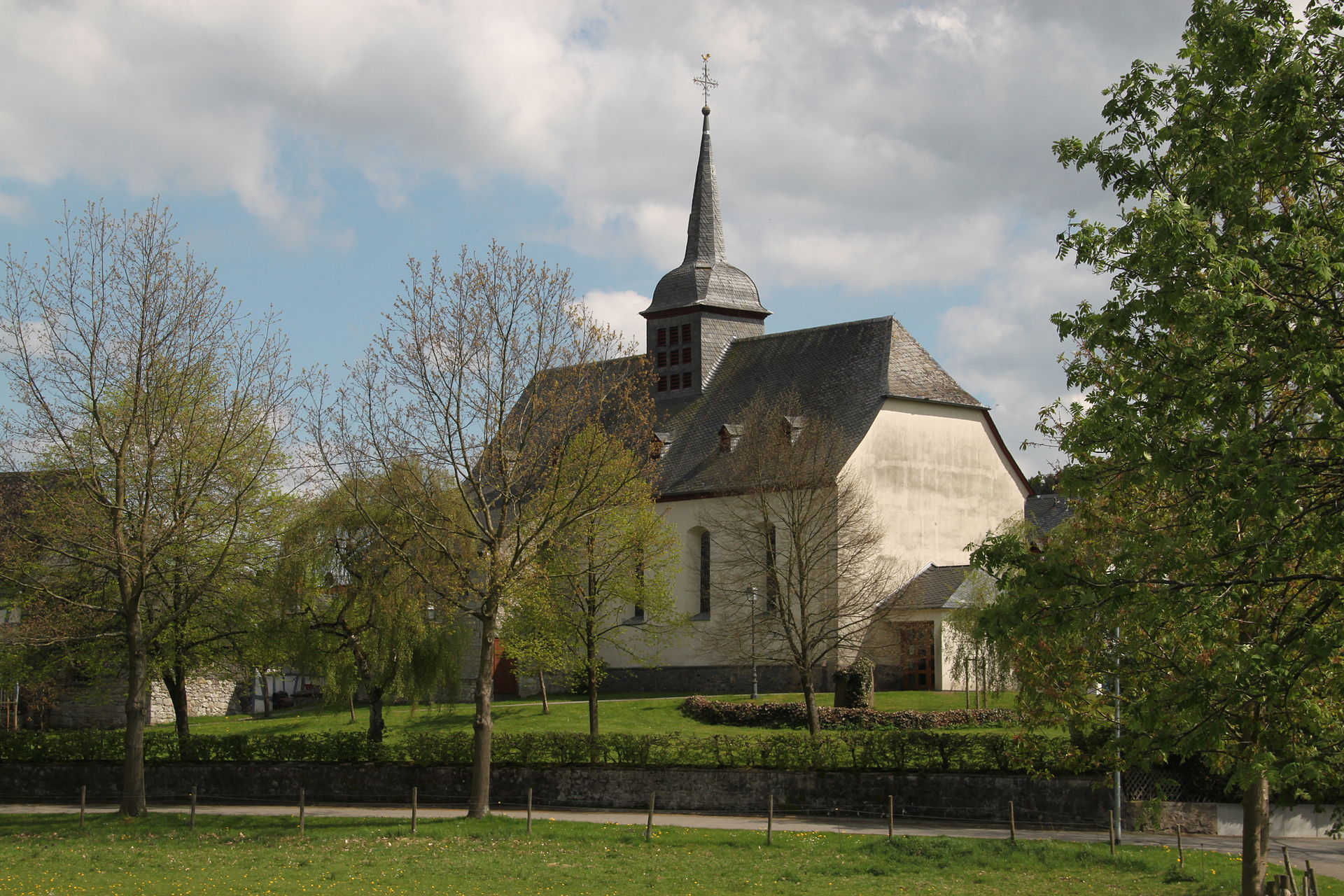 Bild Kirche Hl. Dreifaltigkeit Großholbach