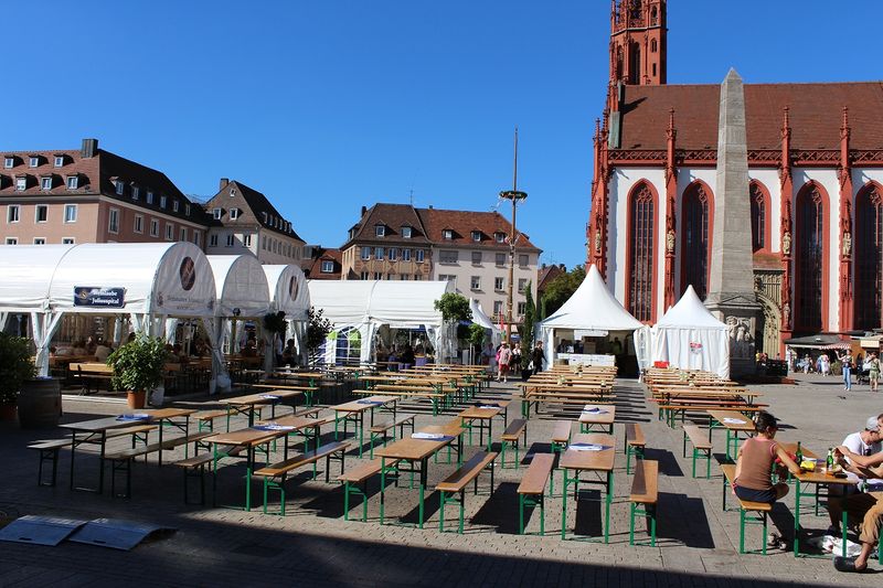 Bild Weinparade am Marktplatz Würzburg