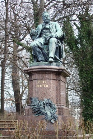 Bild Fritz Reuter Denkmal Neubrandenburg