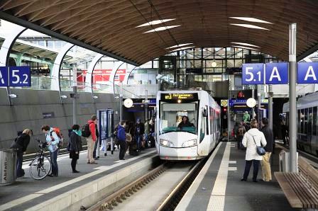 Bild REGIOTRAM HALTESTELLE HBF KASSEL