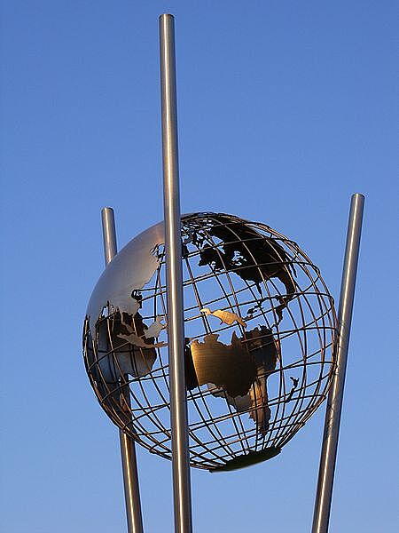 Bild Mercator Globus im Innenhafen Duisburg