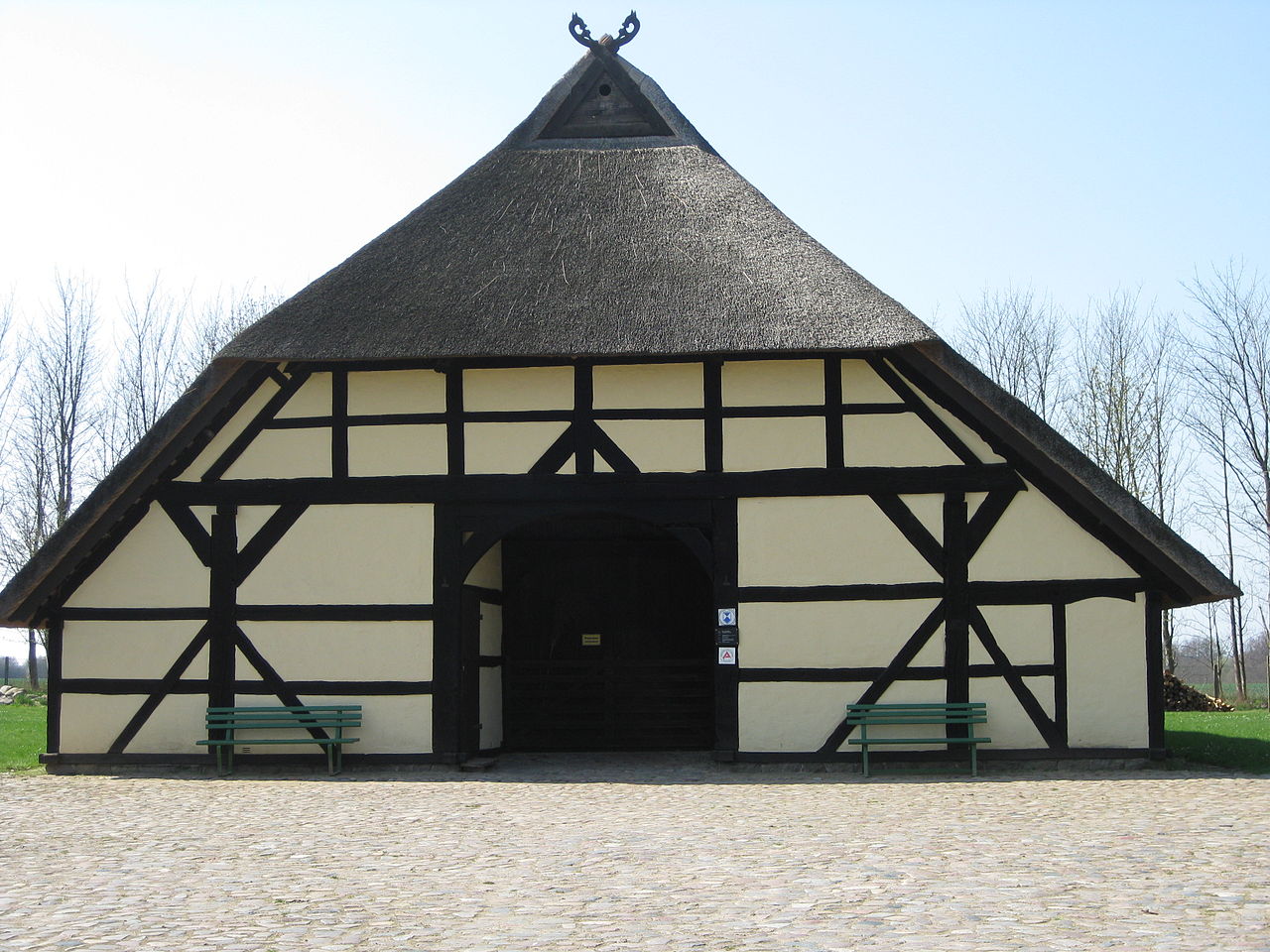 Bild Denkmalhof Bechelsdorfer Schulzenhaus