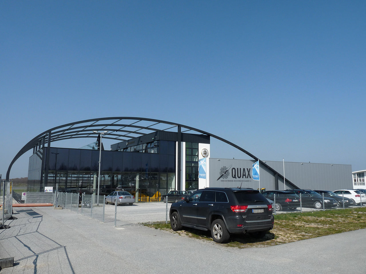 Bild Quax Hangar Büren