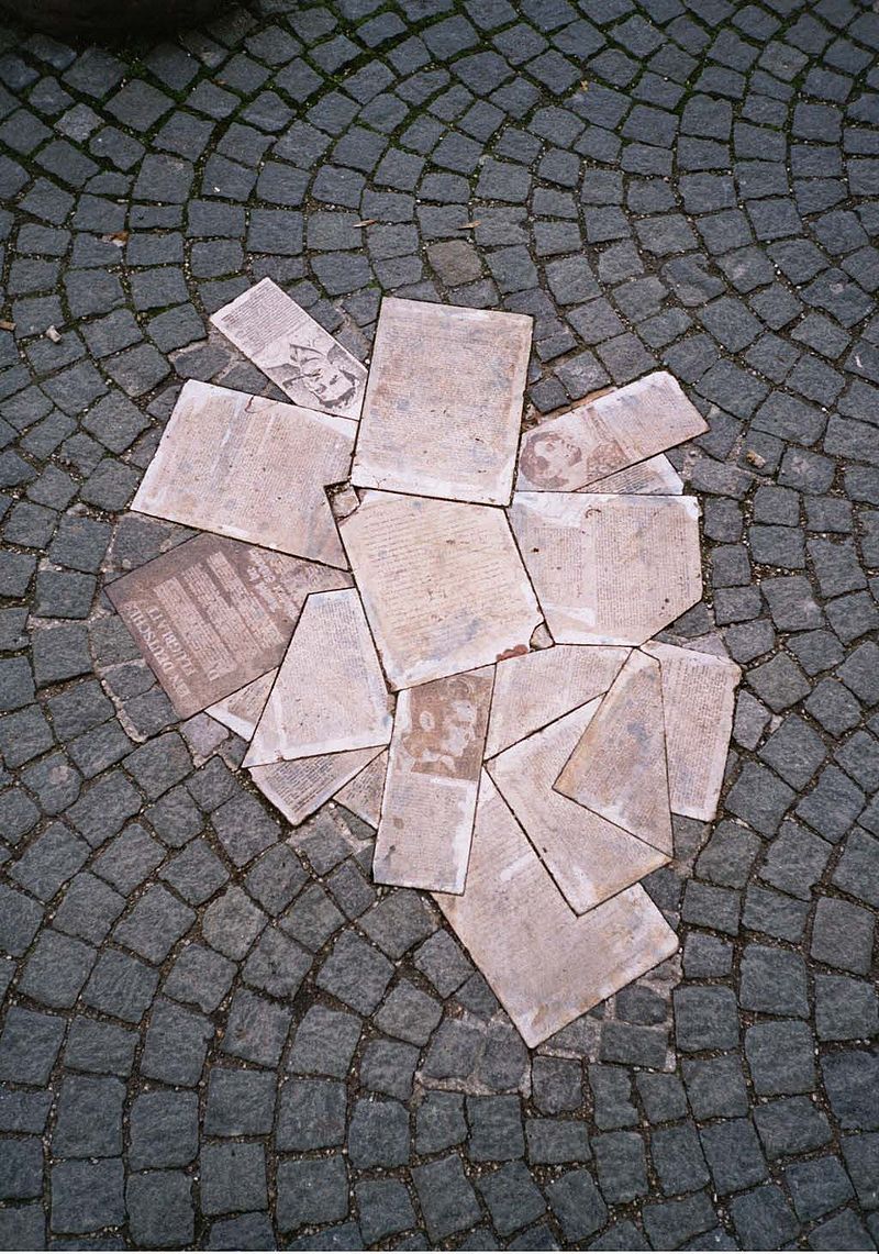 Bild Tonkachel Denkmal Weiße Rose München