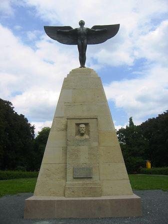 Bild Otto Lilienthal Denkmal Steglitz