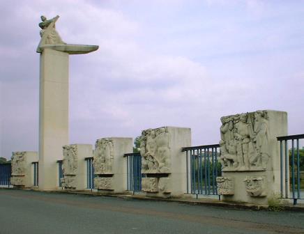 Bild Fährmann auf der Elbuferpromenade Magdeburg